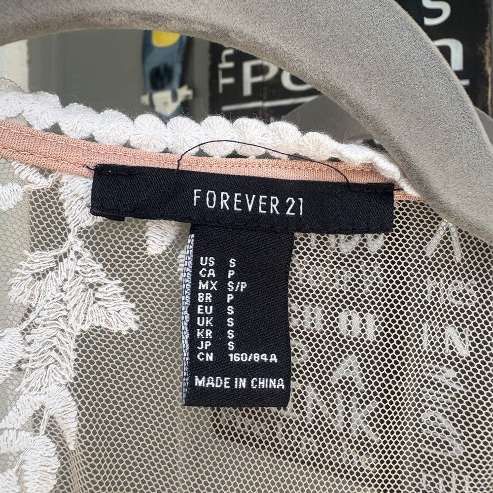 NWOT, Forever 21 Tan Pink Flutter Sleeve V-Neck Mesh Embroidered Gown - Picture 9 of 9